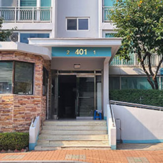 1관 공동현관 전경